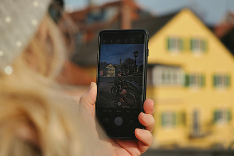 iPhone 17 Pro Max design premium cu ecran mare și cameră avansată