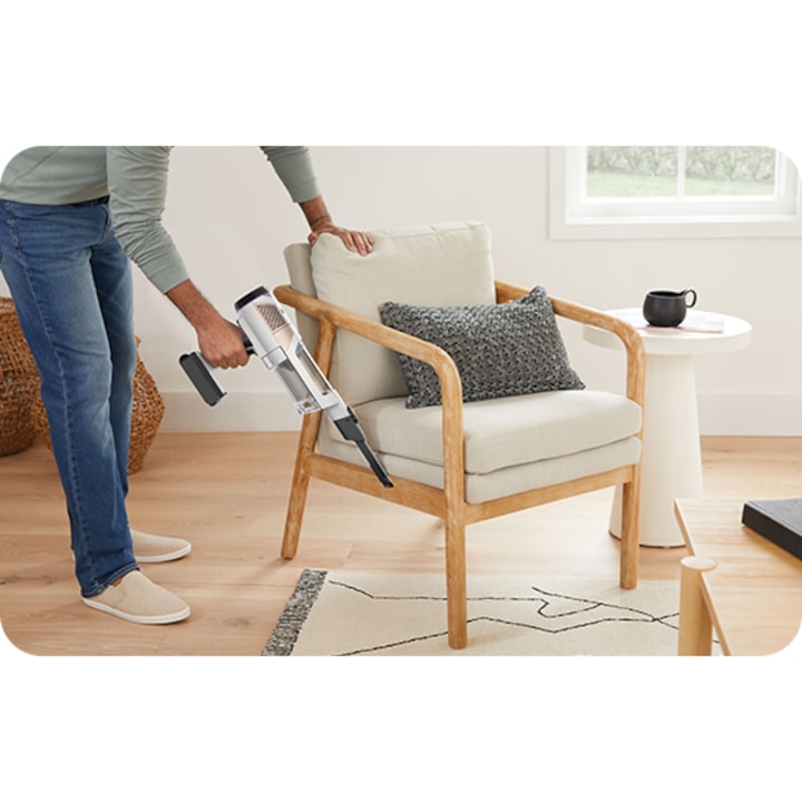 Aspirator vertical fara fir 2in1 Shark IW3612EU DetectClean & Empty Flexwand, 240W, 18V, 0.42L, autonomie 60 min, statie golire 3in1 Anti-Odour, Dirt/Floor/Edge Detect, QuadClean LED, Anti-Hair Wrap, perie 2in1 spatii inguste, alb-auriu